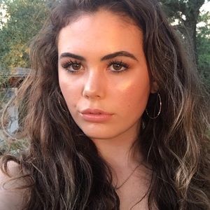 Meet your Posher, Chloe